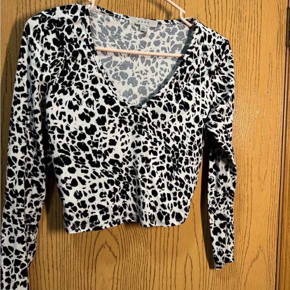 Gaze Black and White Animal Print Crop Top - Picture 6 of 7